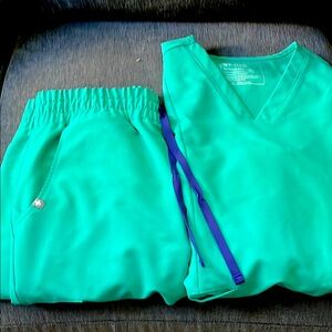 Women's Figs Scrub Set